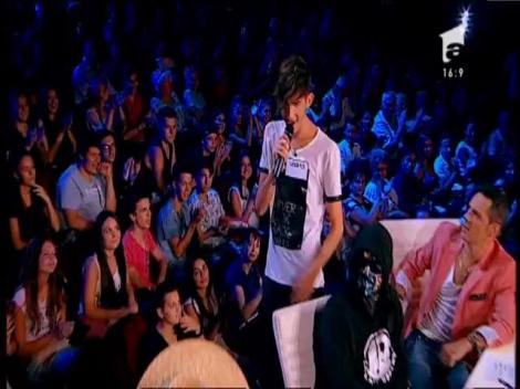 Holograf - ”Dacă noi ne iubim”. Vezi aici cum cântă Răzvan Moldovan la X Factor!
