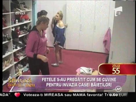 Fetele s-au pregătit cum se cuvine pentru invazia casei băieţilor!