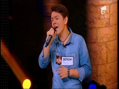 Bruno Mars - ”Grenade”. Vezi aici cum cântă Iulian Macovei la X Factor!