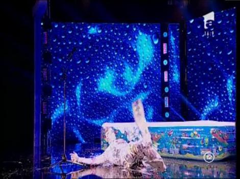 Cheloo, și-a găsit victima perfectă, pe scafandrul din smântănă: ”Nu, stai acolo până te usuci!”