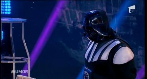 Îl știți pe ăla mare și negru de respira greu? A apărut  varianta românească a „Războiului stelelor”  și e atât de comică încât l-a făcut pe Cheloo să dea „Like”