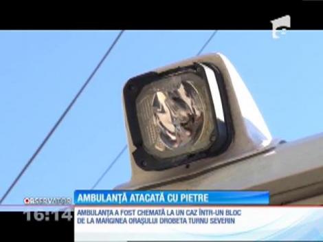Ambulanţă atacată cu pietre în Drobeta Turnu Severin