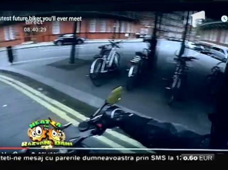 Smiley News: Reacţia unui copil care vede un motociclist