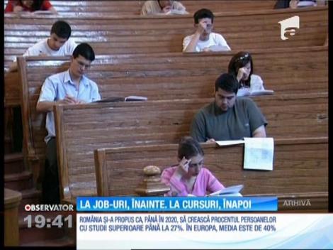 Aproape jumătate dintre studenţi renunţă la cursuri din cauza locului de muncă