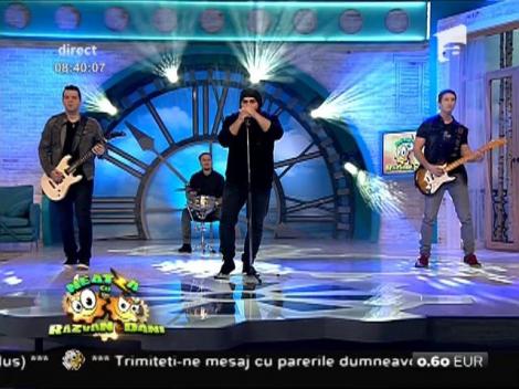 „Vino, Doamne, să vezi ce-a mai rămas din oameni” Băieții de la Trooper i-au emoționat pe toți cu cea mai frumoasă piesă românească!