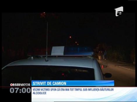 Un bărbat a plecat băut de acasă şi a căzut în calea unui camion
