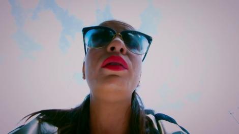 ”Sunt pe Insula Capri, mint, aici vin toți săraci!” Din Belize de Ferentari, cerşetoarea de like-uri vrea admirația tuturor!