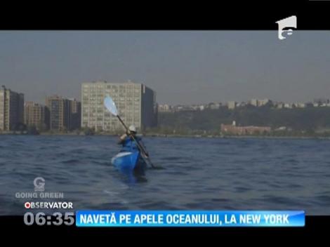 Autobuzul din New York era prea aglomerat, așa că un american a decis să meargă la sericiu cu...barca! Imagini de senzație! (VIDEO)