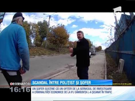 Un scandal monstru, între un poliţist şi un şofer, filmat pe o şosea în Dâmboviţa