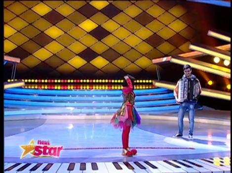 Daria Zamfir, o fetiță-clovn cu talent cât zece! E mică de ani, dar pe scenă e un adevărat vulcan de energie și voie bună!