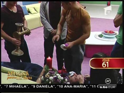 Durere mare în casa ”Mireasă pentru fiul meu”. Unul dintre concurenți a fost „înmormântat” printre lacrimi și jale