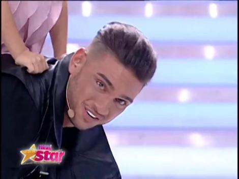 Dorian Popa s-a transformat într-un ponei: “Trebuie să fii călăristă pentru prima dată în seara asta. Așa că hai, urcă!”