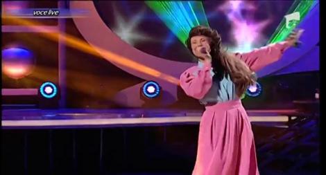 ”Mamaia  '86”, ne era dor! "Mă întreb ce să fac", a cântat talentata Amna! Jurații au crezut că o văd pe adevărata Loredana pe scenă