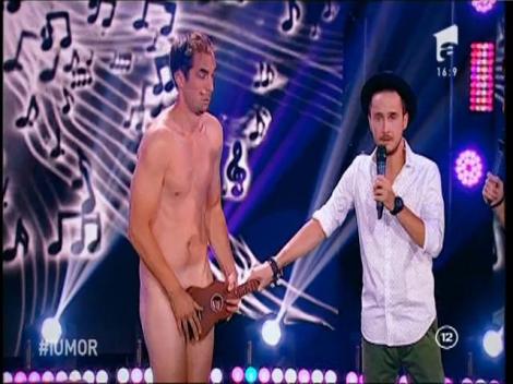 Mihai, îmblânzitorul de instrumente muzicale! A tot cântat până a rămas gol pușcă pe scenă