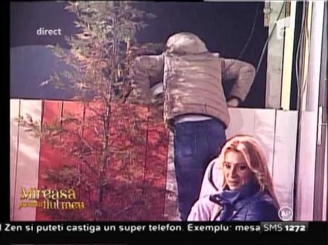 Imagini în premieră! Momentul în care fetele din casa "Mireasă pentru fiul meu" au sărit gardul