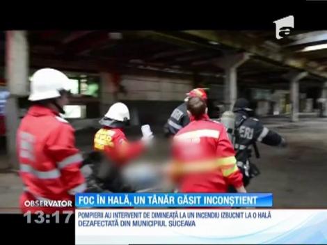 Incendiu la o hală dezafectată din Suceava.  Un tânăr de 19 ani găsit în stare de inconștiență în clădire a fost salvat de pompieri