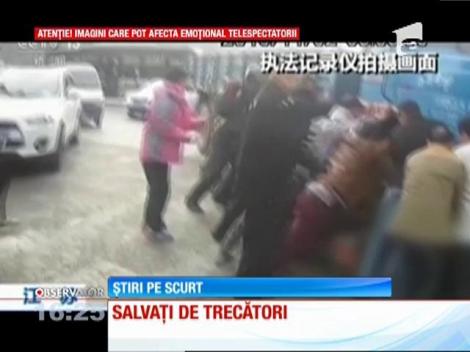 Camion ridicat cu mâinile goale, pentru a salva viaţa a doi bătrâni