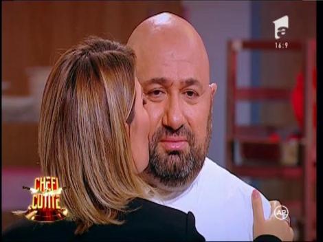 Gina Pistol îl sărută pe obraz pe chef Cătălin Scărlătescu