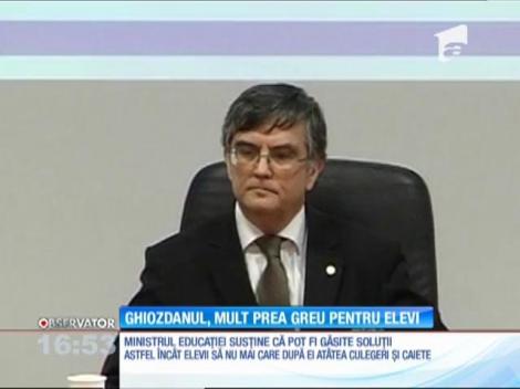 Ghiozdanul, mult prea greu pentru elevi