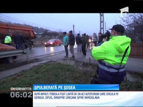 O femeie din judeţul Iaşi a fost lovită de două maşini