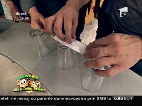 Fărăăă număăăăăr!  Răzvan Simion aruncă cu bani în stânga şi-n dreapta