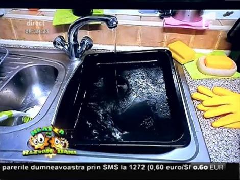 Smiley News: Tava care se spală singură