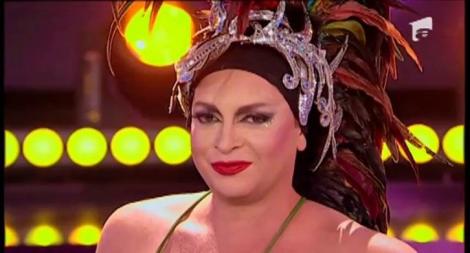 “Băi, se vede.. bărbăţia”. Numărul de travesti care l-a făcut pe Bendeac să se închine