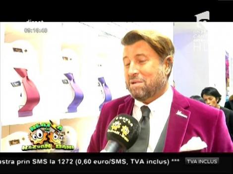 Prezentare de modă mai puţin obişnuită!  Diana Dumitrescu şi Tania Budi au îmbrăcat bărbaţii!