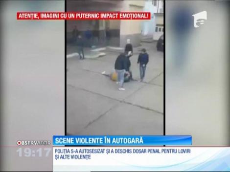 O bătaie între adolescenţi, într-o autogară, a fost filmată şi a ajuns să se rostogolească pe internet cu mare viteză