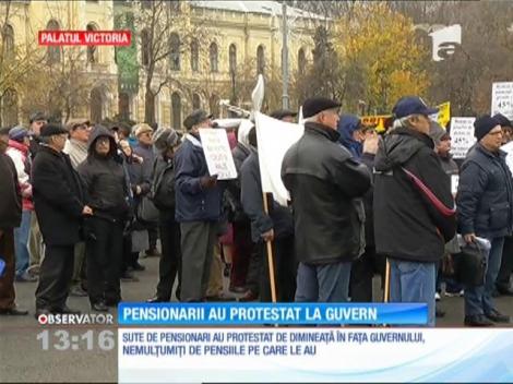 Pensionarii au protestat în faţa Guvernului