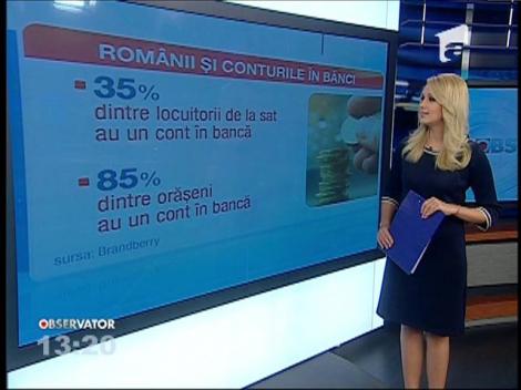 Cumpărăturile cu cardul par să fie viitorul. Tot mai mulţi români au cel puţin un card bancar