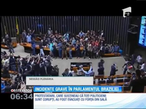 Camera Deputaţilor din Brazilia, arenă de lupte după ce a fost invadată de manifestanţi furioşi