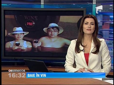 În Japonia a avut loc tradiţionala baie în vin franţuzesc