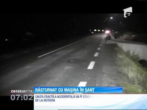 Un şofer de 26 de ani s-a răsturnat cu maşina într-un şanţ, la marginea unui drum din Cluj
