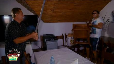 Nuiaua şi sabia, instrumentele de "tortură" ale lui Nea' Mărin. Primul care le simte pe pielea lui este, DESIGUR!!!, Liviu Vârciu: "Pentru ce atâtea securisme?"