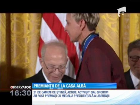 Barack Obama a premiat mai multe celebrităţi americane cu Medalia Prezidențială a Libertății