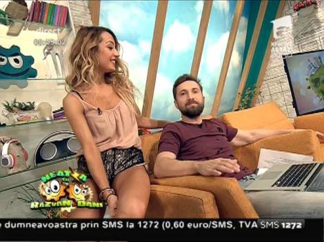 HOT! Mamăă, Flavia, cum să n-o ia razna imaginația? Pantalonii mult prea scurți ai vecinei ne arată partea cea mai sexy a... dansului