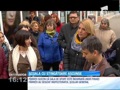 O directoare a unei școli din Capitală ține stingătoarele sub cheie