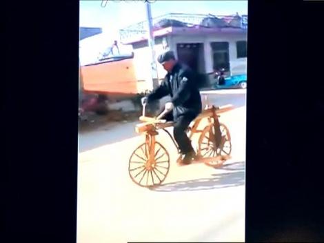 Smiley News: Prima bicicletă din lume făcută integral din lemn