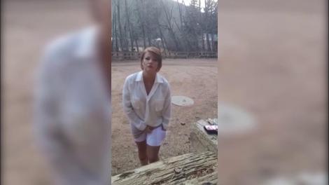 O tânără s-a filmat în timp ce își ridica fusta! Nimeni nu se aștepta la ceea ce a urmat! (VIDEO)
