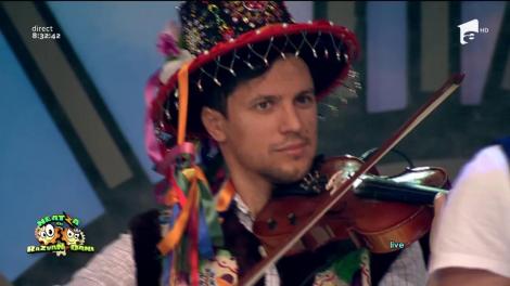 Am văzut-o și pe asta. De la Sinatra la „Sanie cu zurgălăi”. Horia Brenciu și taraful petrec în cel mai dulce stil românesc!