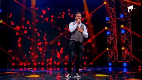 Mihai Trăistariu - "Cât de frumoasă eşti". Vezi aici cum cântă Marcel Roşca, la X Factor!