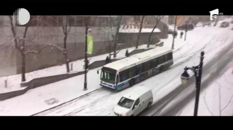 Un tânăr din Montreal a filmat cu telefonul mobil un accident în lanţ, pe un drum în pantă din Montreal