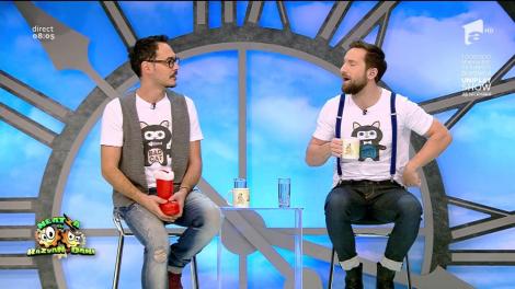 Și-au găsit nașul! Moș Nicolae a venit cu joarde la Răzvan și Dani: - ”De-o viață stai pe capul meu! - ”Păi de când ai viața asta de celebritate și apari în ziare...”