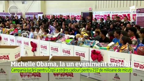 Michelle Obama a împachetat milioane de jucării pentru copii nevoiaşi