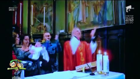 Smiley news: Un preot a devenit DJ la un botez