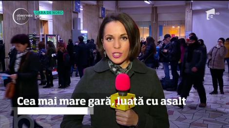 Mii de elevi și studenți stau la cozi interminabile,în gara de Nord, pentru gratuitate