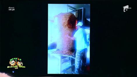 Smiley News: Nea' Oprişene, tot cu mâncarea?! N-aţi văzut în viaţa voastră aşa ceva. Aşa arată cel mai mare rotisor de şaorma din lume