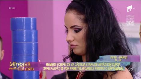 Băieții au primit telefoanele personale după ce au câștigat concursul din această gală