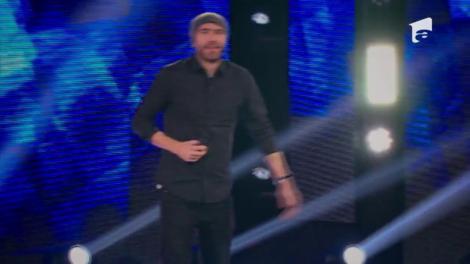 Finala iUmor începe tare. Adrian Lungu se dezlănțuie pe scenă și apoi îl agresează pe Mihai Bendeac!